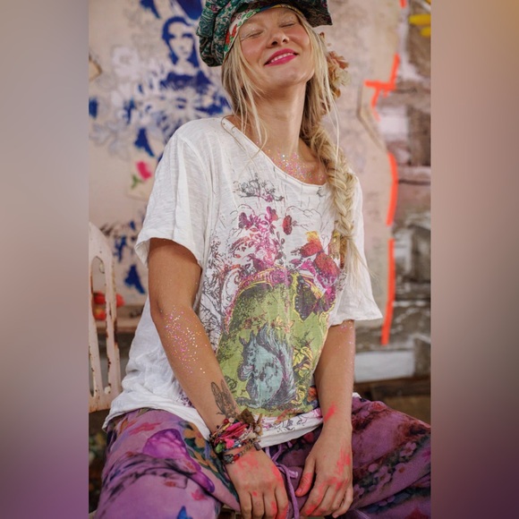 Magnolia Pearl Im Just a Squirrel Love Lifts Me Ivory Short Sleeve Tee Shirt NWT